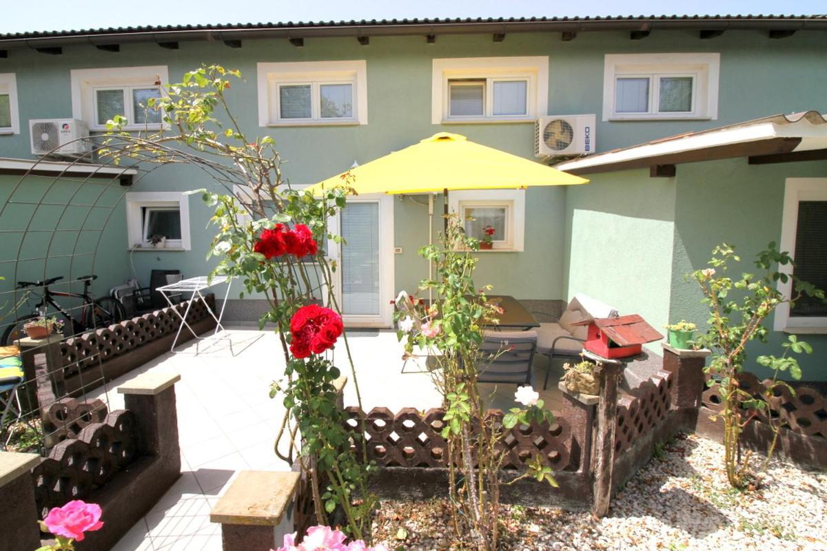 Green Place Apartments Порторож Екстериор снимка
